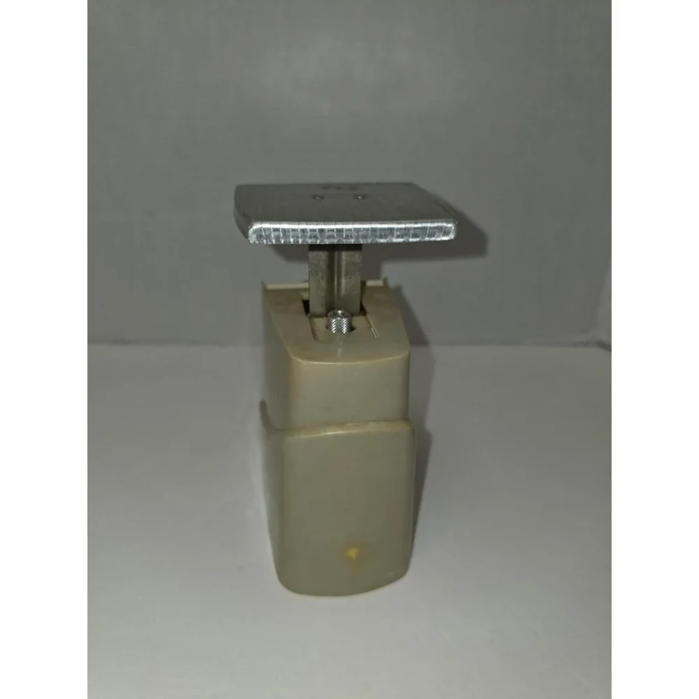 vintage Pelouze Model P-2 postal scale designed to weigh parcels up to 2 pounds.